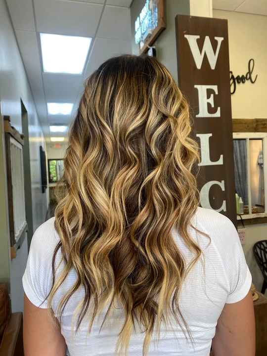 Dimensional brunette and blonde ribbons with polished movement
