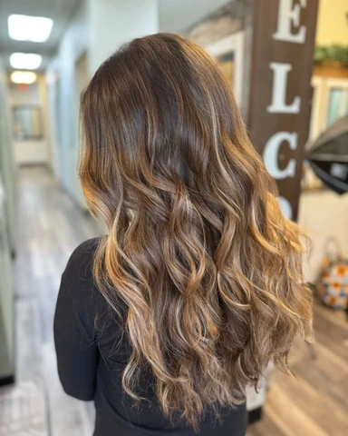 Dimensional brunette styling result with soft controlled movement