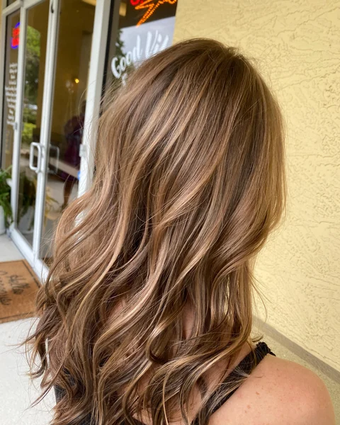Chestnut brunette lob with dimensional shine and polished ends