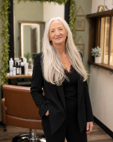 Jennifer, Good Vibes Salon stylist